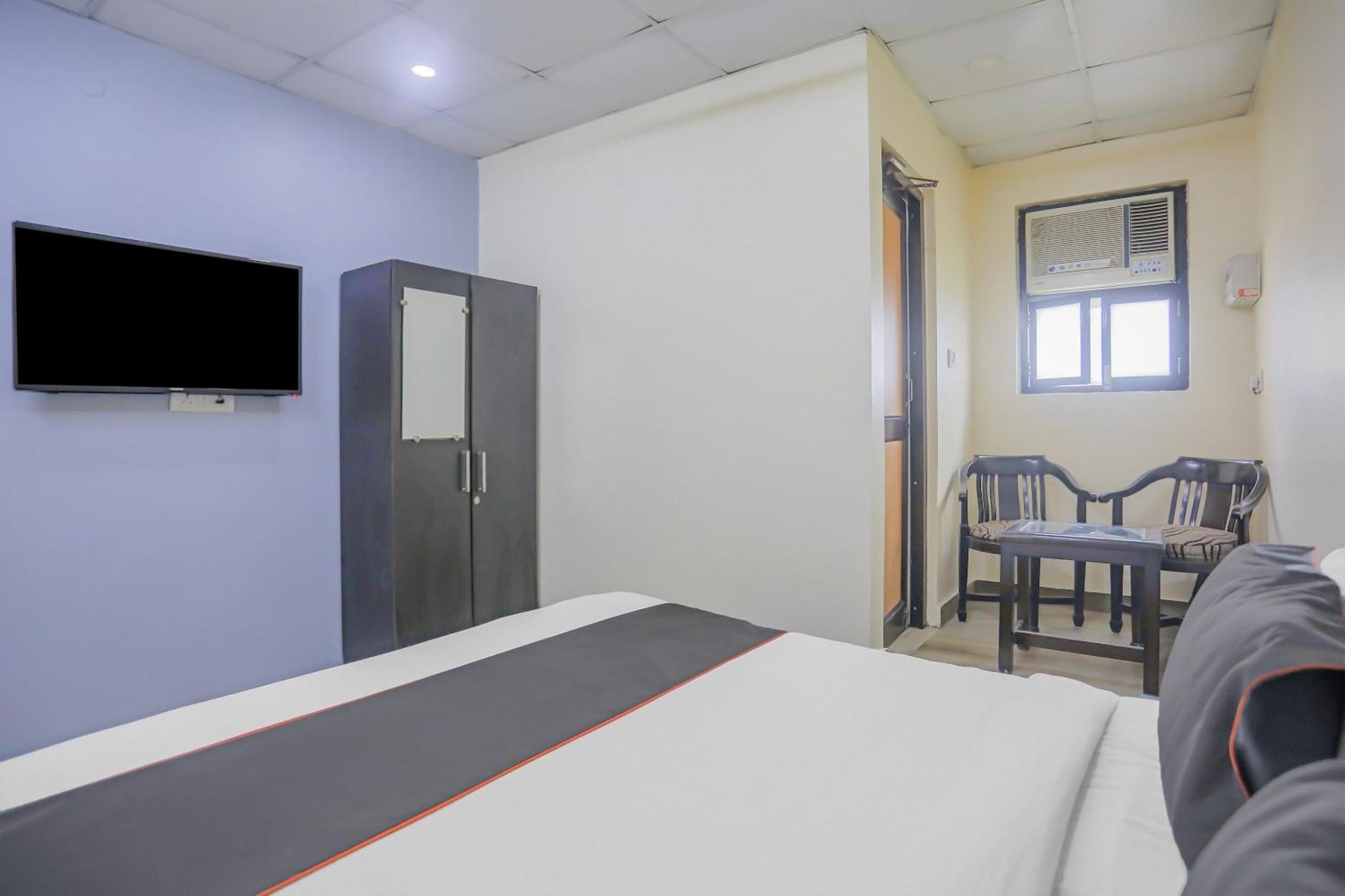 Hotel Collection O A3s Near Dilli Haat Ina